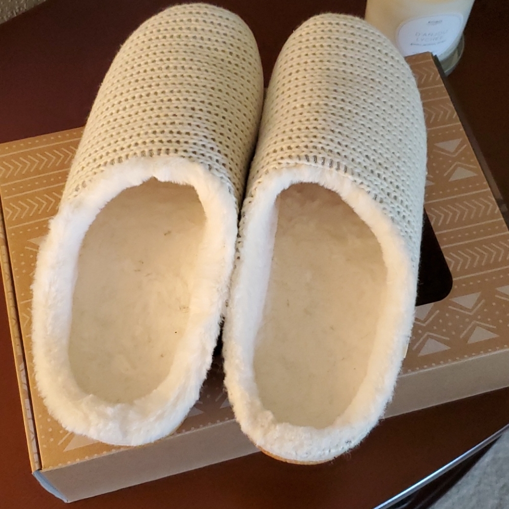 TOMS slippers